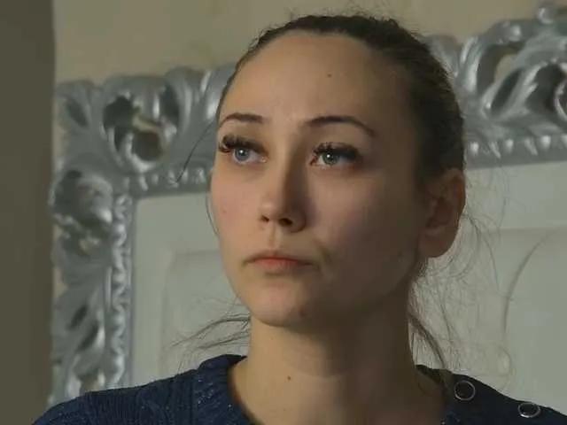 AliceMunro — The right touches in the right moments will make me melt in your arms and will make me taste like honey on your lips