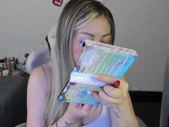 Offline AndreinaSuann on BongaCams