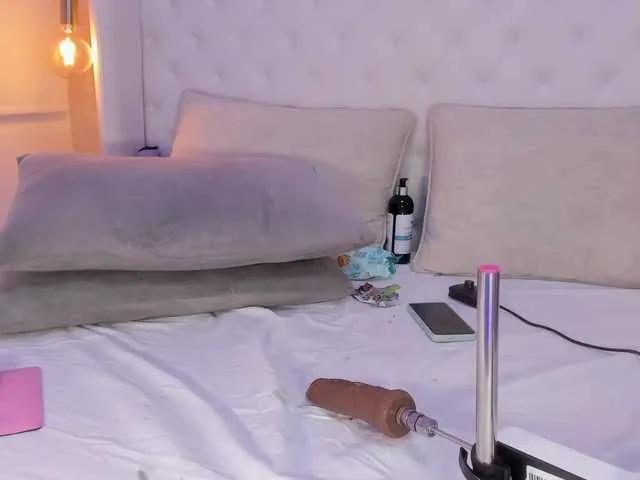 Freechat annie-clarkson on BongaCams