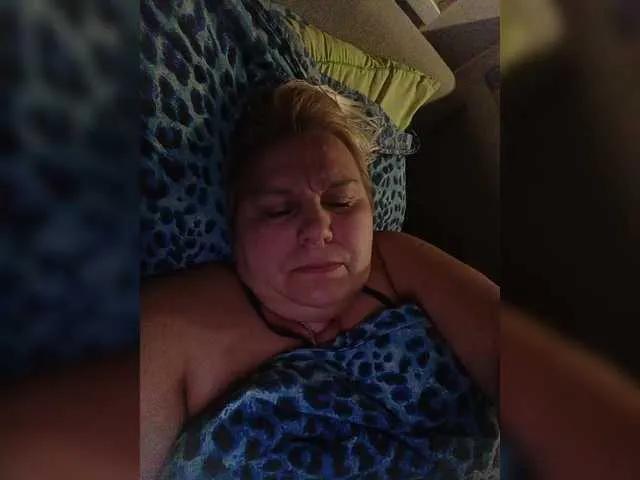 Arlisaac — I like men who are self-confident enough to not be afraid of a strong woman. Be that man and I will fulfill all your expectations