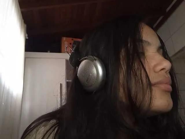 Offline Bombonzin on BongaCams