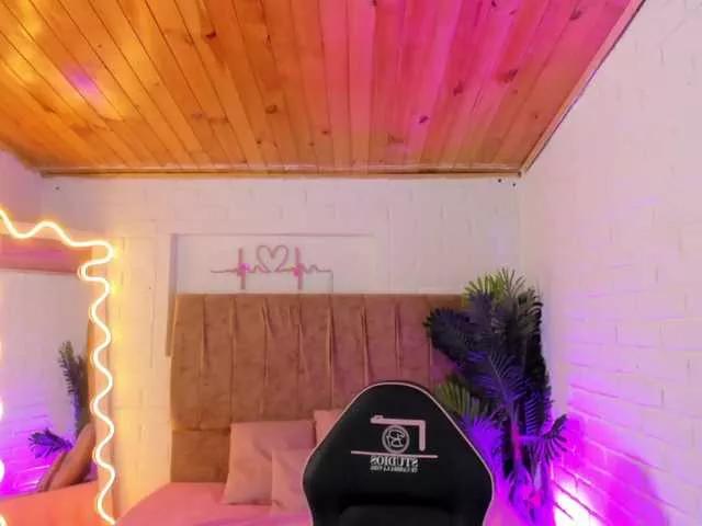 Offline Chiara-tay on BongaCams