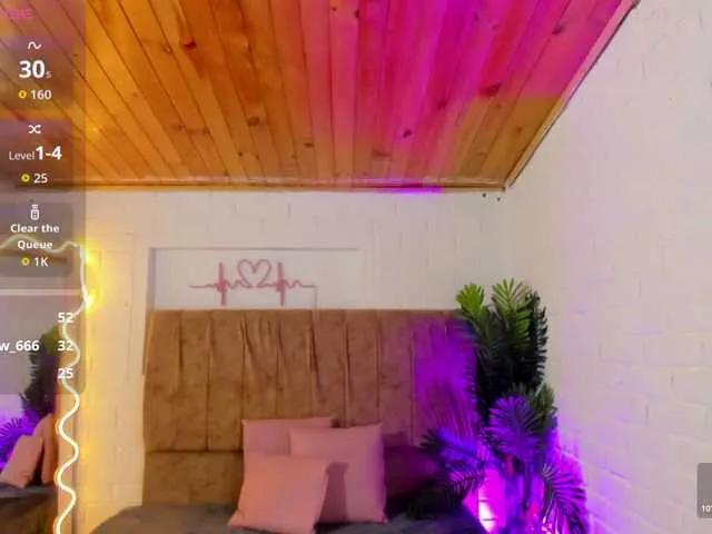 Offline Chiara-tay on BongaCams