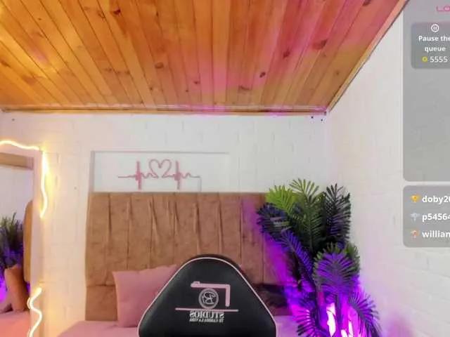 Offline Chiara-tay on BongaCams