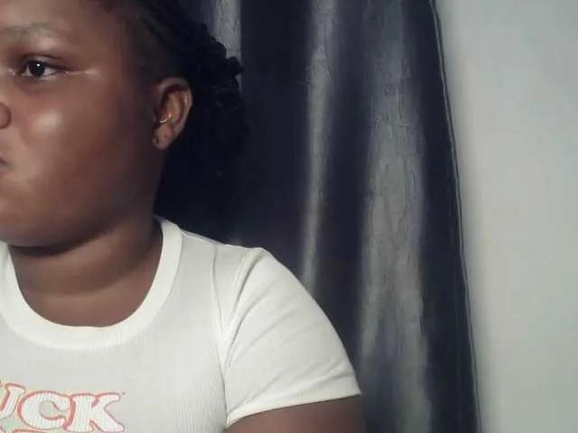 Freechat Creamyposh on BongaCams