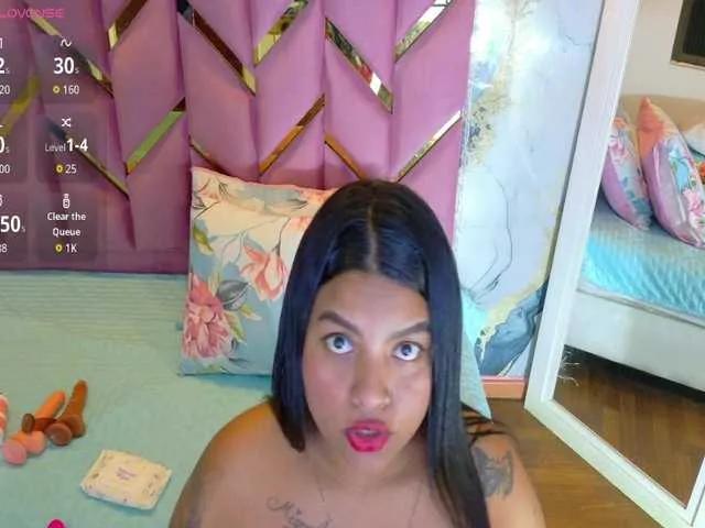 Offline curvybrunnett on BongaCams