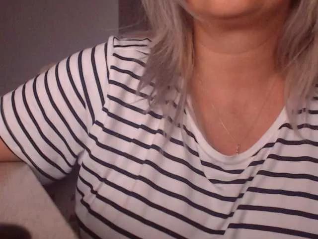 DivineBlond on BongaCams 