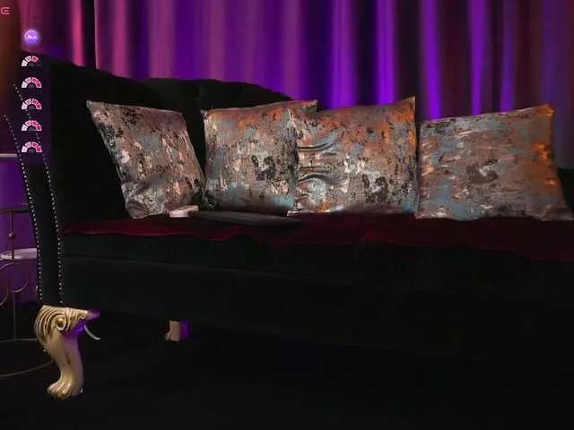 Offline EmpressDesire on BongaCams