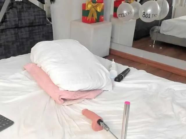 BongaCams Isa-Jonness is Freechat Isa-Jonness — I love a man who smells and looks good, I am very excited by a man who is not afraid to risk trying new things