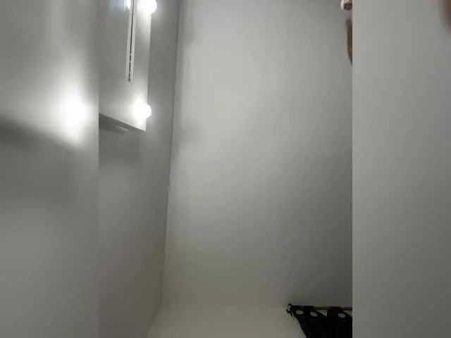 Isabella-77 — Attentive and very hot man willing to please and be pleased who enjoys being provoked and enjoys giving pleasure