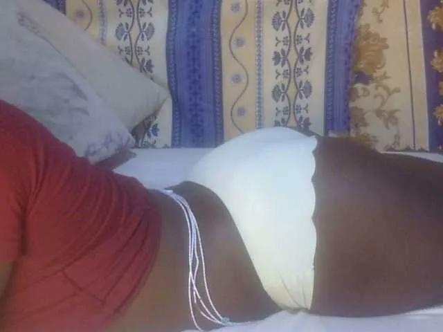 Freechat Juicyass-02 on BongaCams