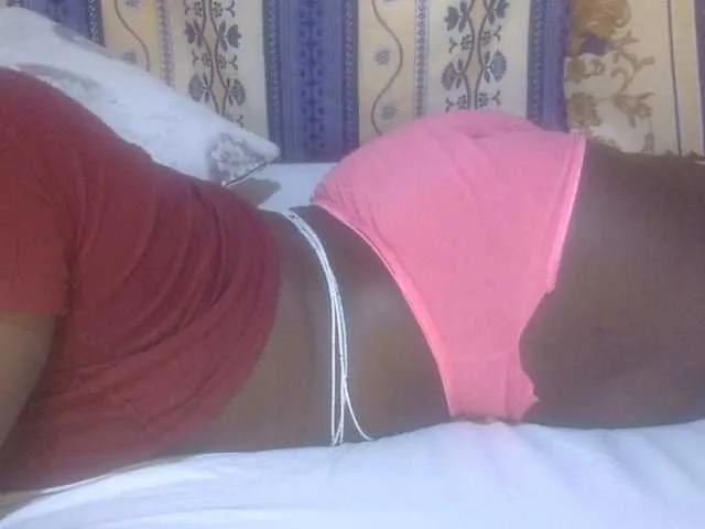 Freechat Juicyass-02 on BongaCams