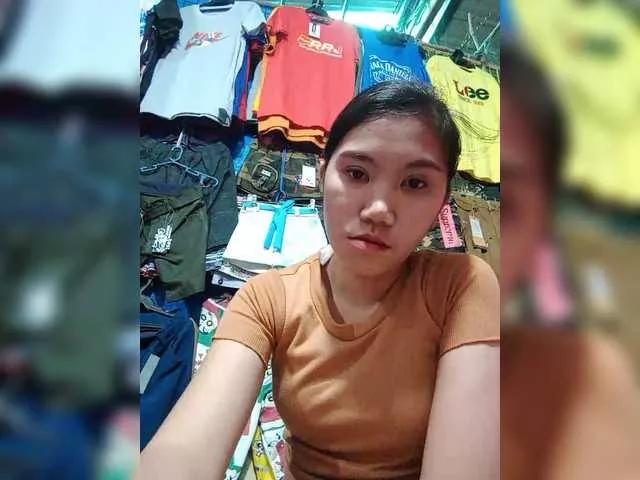 Offline JuicyKittie on BongaCams