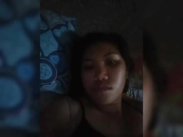 Offline JuicyKittie on BongaCams