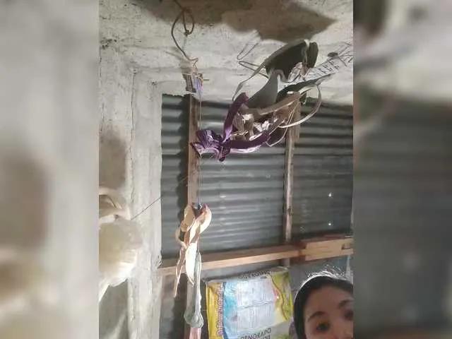 Offline JuicyKittie on BongaCams