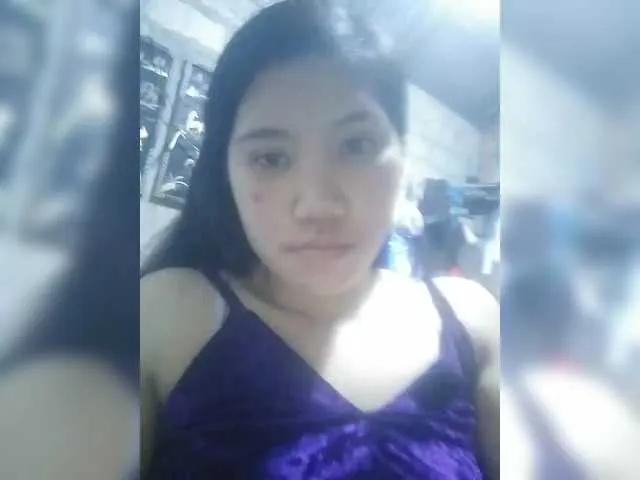 Offline JuicyKittie on BongaCams