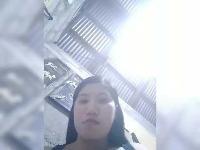 Offline JuicyKittie on BongaCams