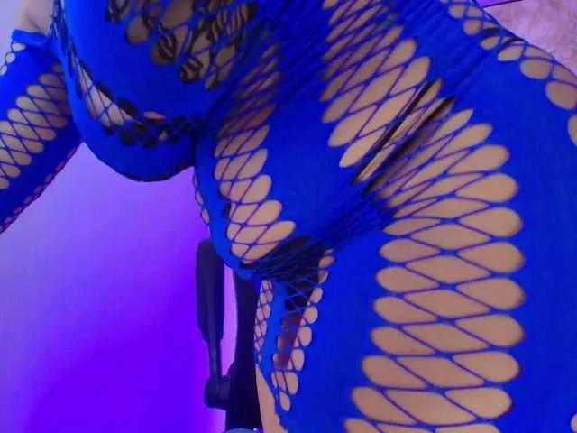 Offline juliramirez2 on BongaCams