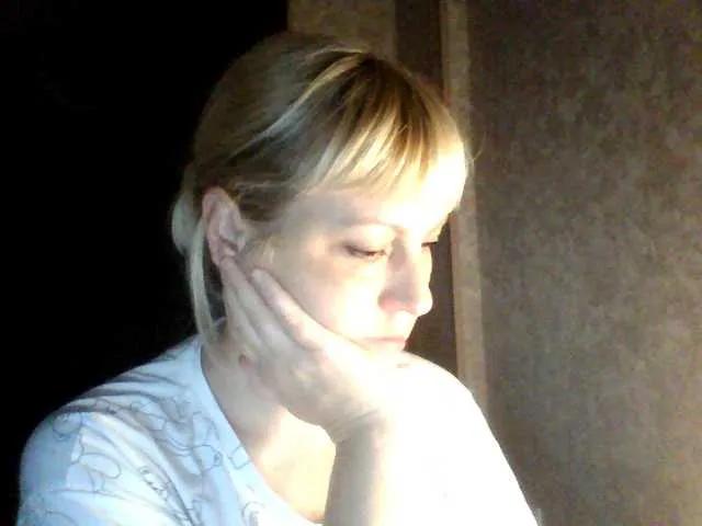 Offline krisss2016 on BongaCams