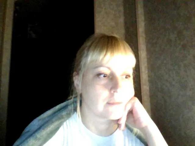 Offline krisss2016 on BongaCams