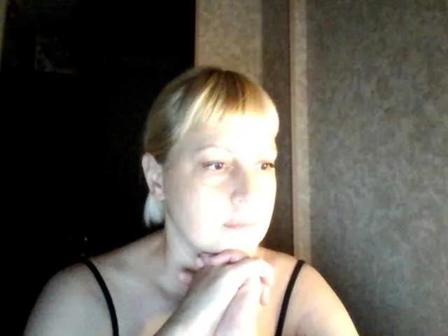 Offline krisss2016 on BongaCams