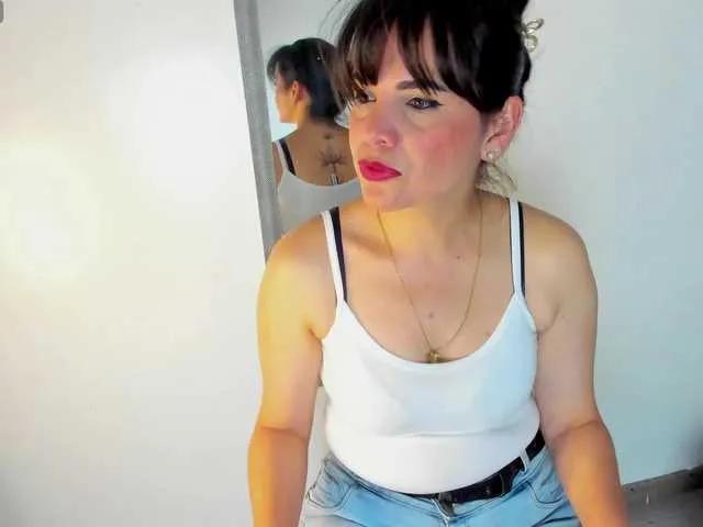 Freechat LauraHotties on BongaCams