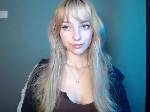 Offline LuciaLovely on BongaCams