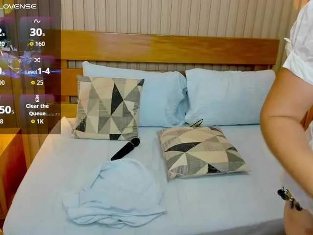 Offline luciana-ballesteros on BongaCams