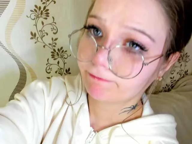 Offline MelMooon on BongaCams