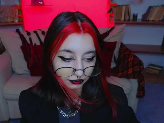 Freechat MistressMarcelline on BongaCams