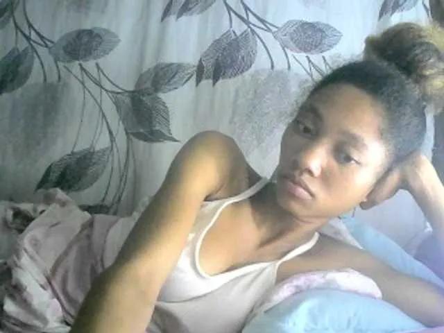 Monicaxa on BongaCams