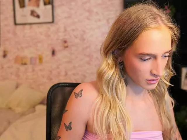 Offline NicoletteShea01 on BongaCams