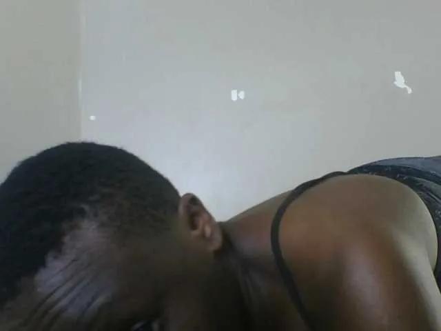 Petitegoddess — Freechat on BongaCams