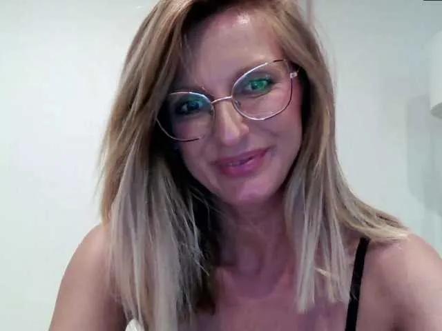 Offline RachellaFox on BongaCams
