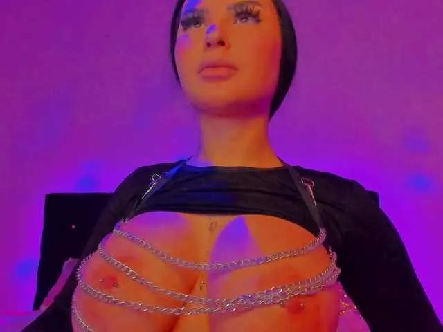 Freechat SashaBlue on BongaCams