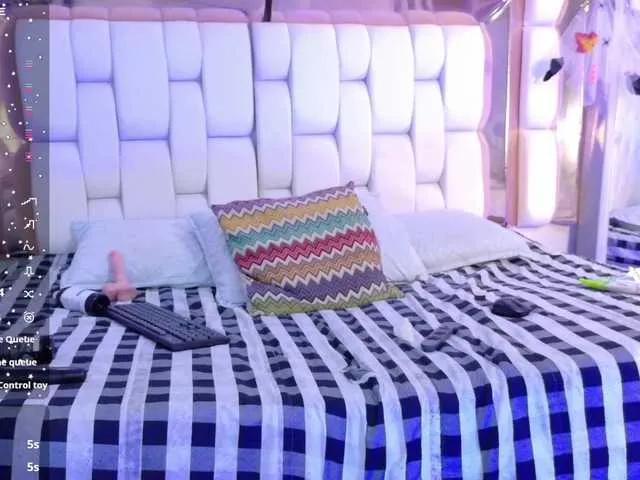 Offline slutlittlegir on BongaCams