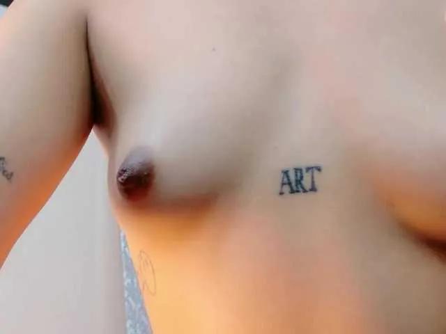 Offline slutlittlegir on BongaCams