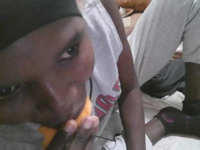 Starpettite — Compliments, tips, and a little bit of teasing.
When someone knows how to make me laugh and then make me blush.