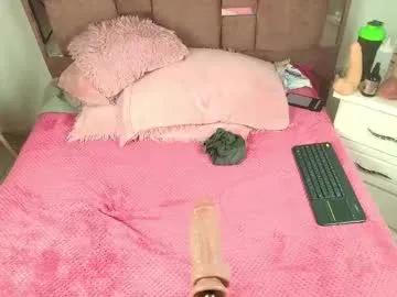 alice_duperly — PLAY WITH MY PUSSY AND ASS Hi guys, I'm a black woman who likes to fuck a lot and very hard, I like to insert a lot of dildos. // #ebony #squirt #bigass #anal #fuckmachine