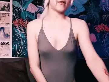 Freechat babe_moister on Chaturbate