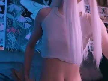 Freechat babe_moister on Chaturbate