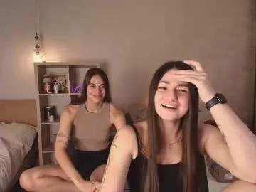 Freechat caressyourself on Chaturbate