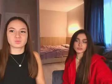 Freechat caressyourself on Chaturbate