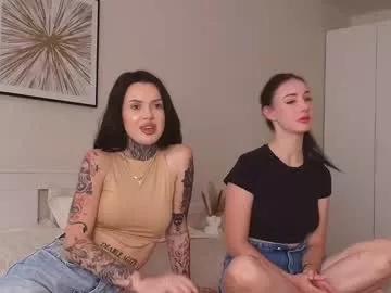 Freechat caressyourself on Chaturbate