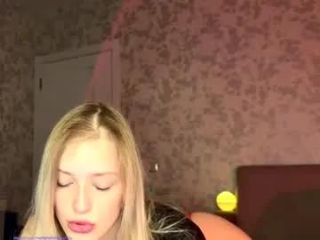 Away darlingdarinka on Chaturbate