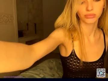 Away darlingdarinka on Chaturbate