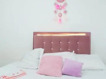 Freechat just_isa on Chaturbate