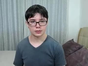 Freechat kevinhunts on Chaturbate