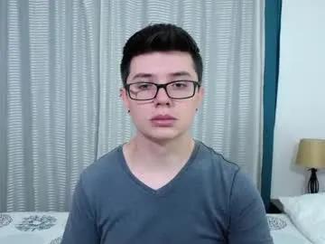 Freechat kevinhunts on Chaturbate