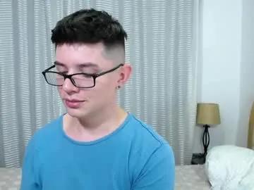 Freechat kevinhunts on Chaturbate